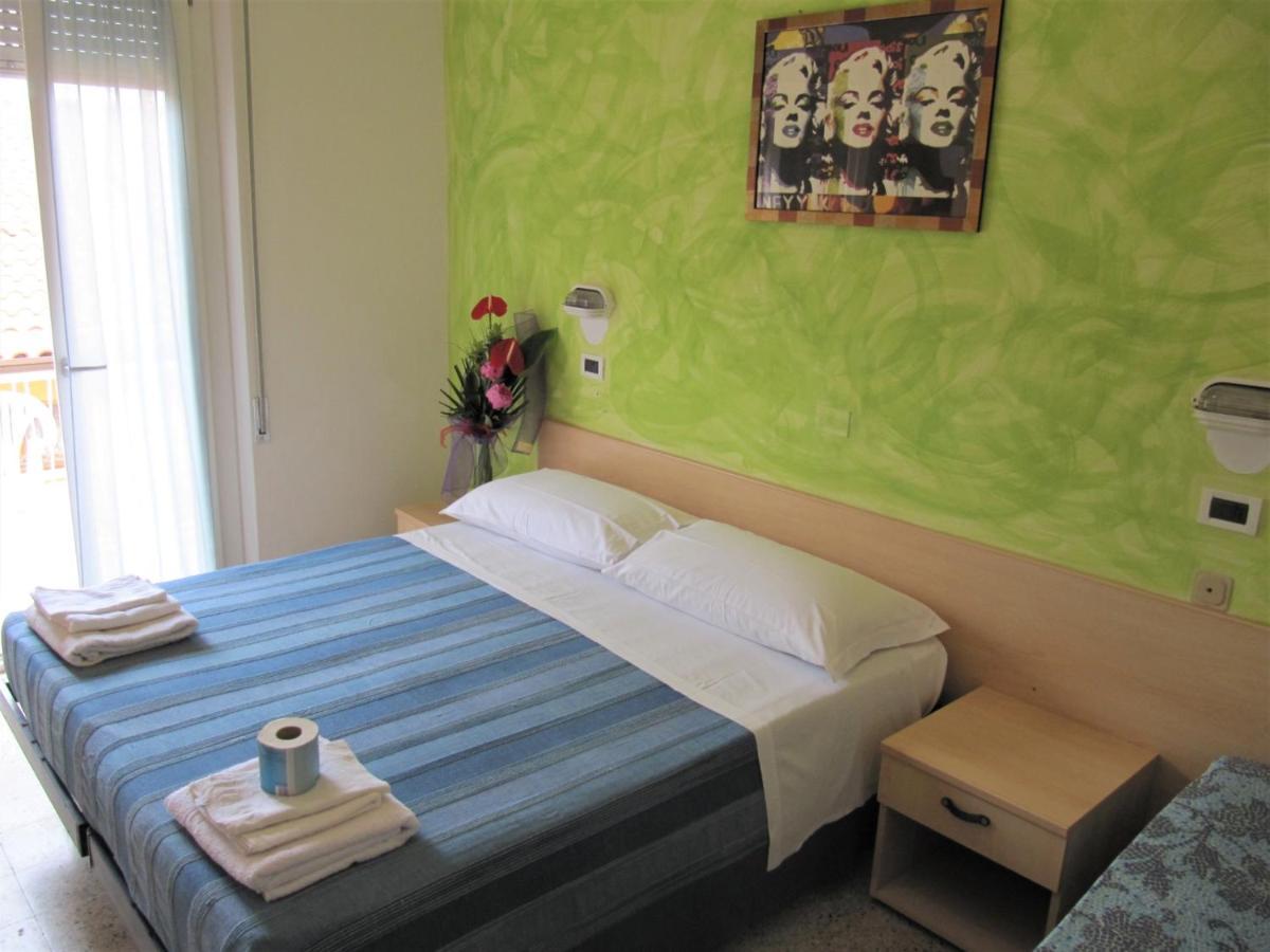 Hotel Villa Elia Rimini Exteriör bild