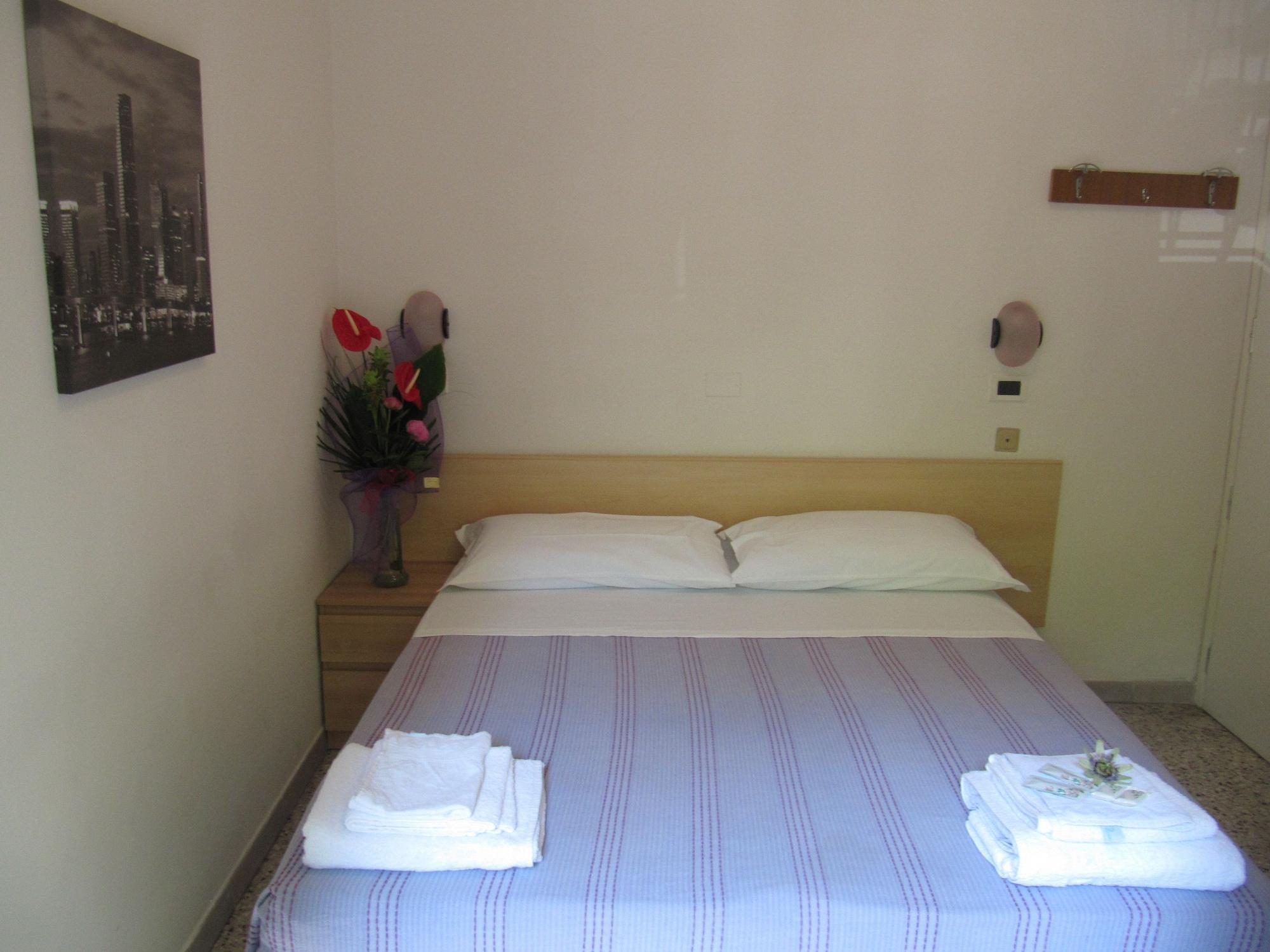 Hotel Villa Elia Rimini Exteriör bild