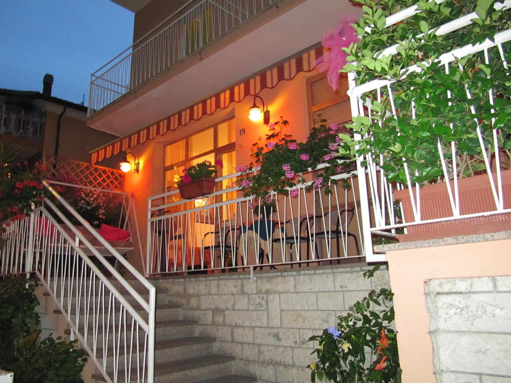 Hotel Villa Elia Rimini Exteriör bild