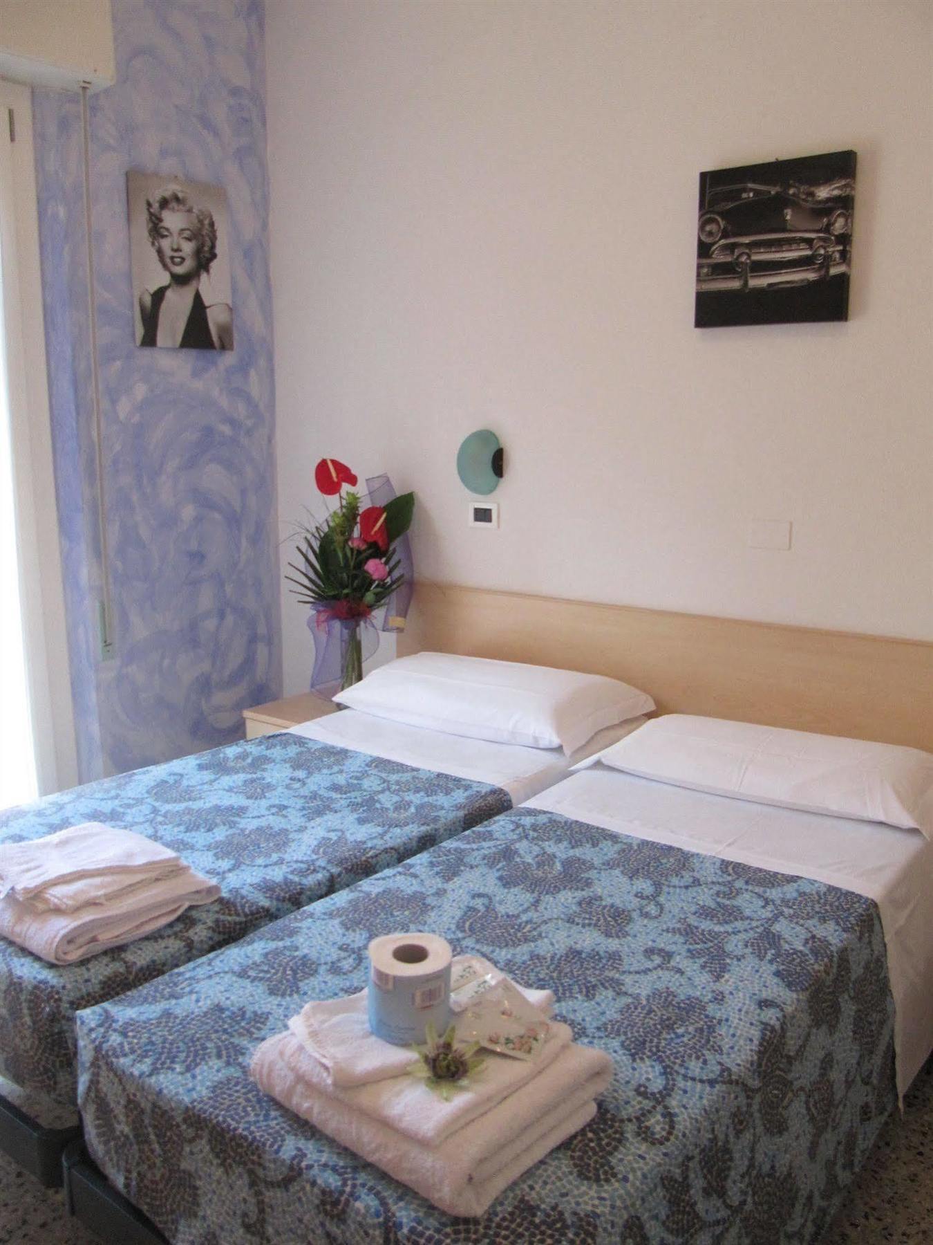 Hotel Villa Elia Rimini Exteriör bild