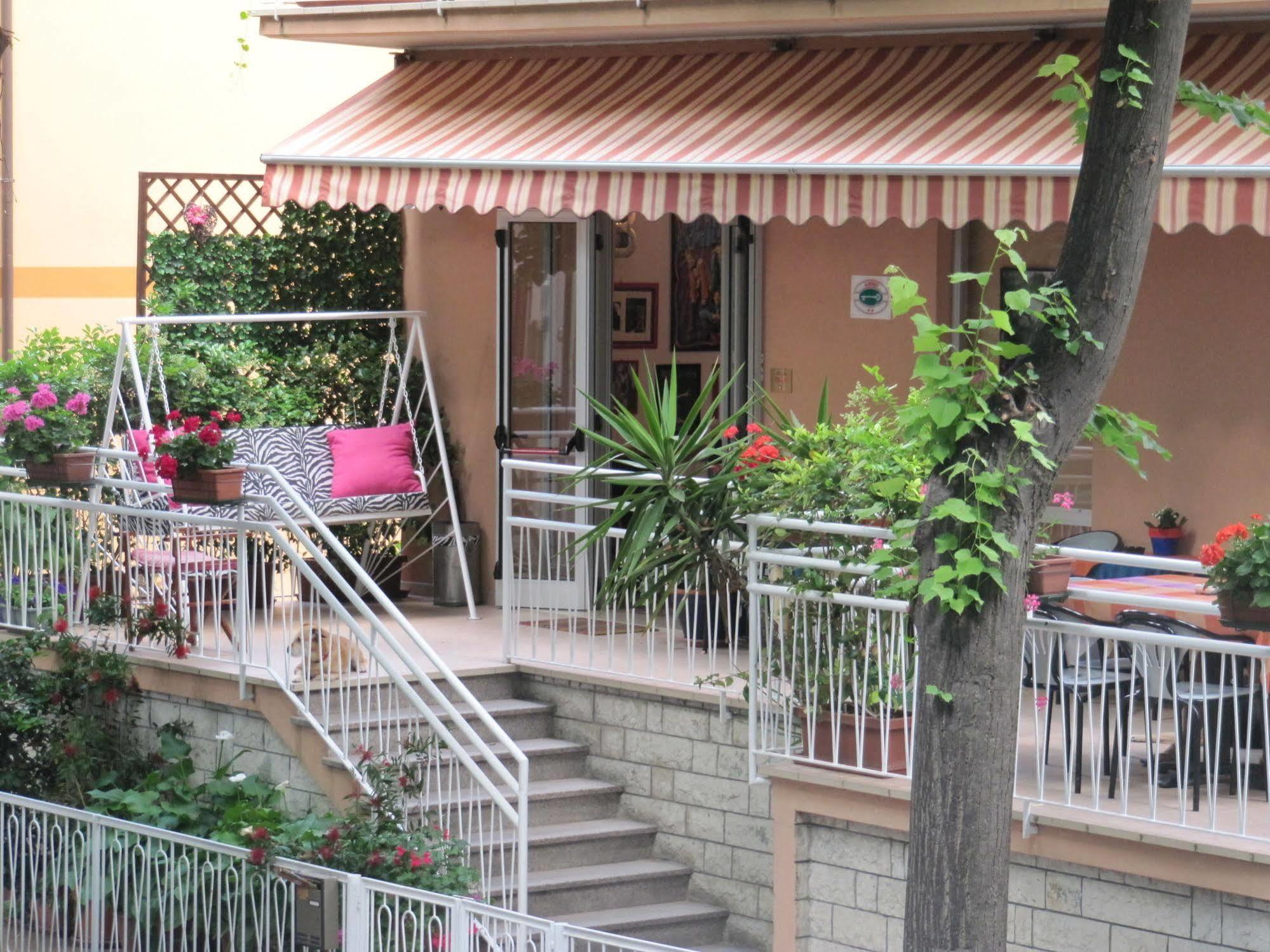 Hotel Villa Elia Rimini Exteriör bild