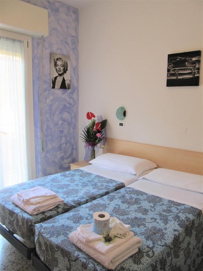 Hotel Villa Elia Rimini Exteriör bild